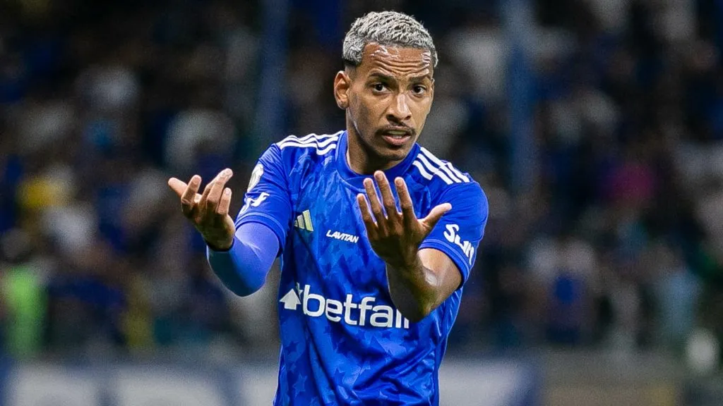 Matheus Pereira em partida pelo Cruzeiro.