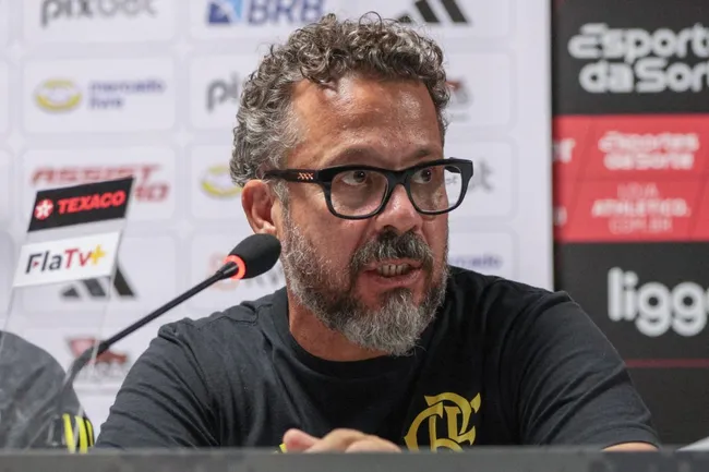 Cleber Xavier auxiliar tecnico do Flamengo durante entrevista coletiva apos a partida contra o Athletico-PR no estadio Arena da Baixada pelo campeonato Brasileiro A 2024. Foto: Robson Mafra/AGIF