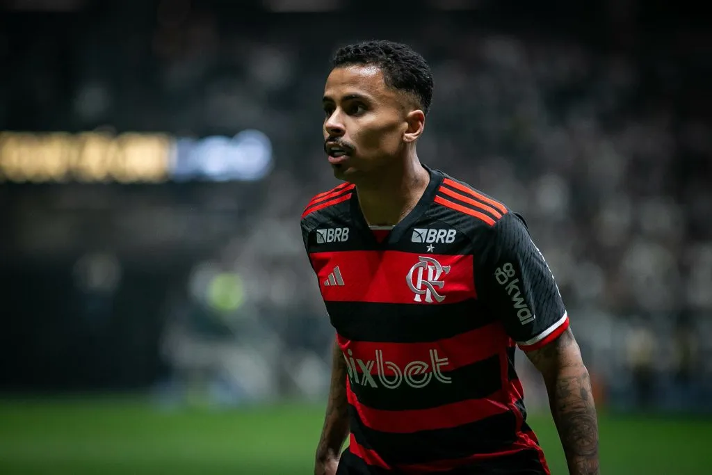Allan, jogador do Flamengo, durante partida contra o Atletico-MG pelo campeonato Brasileiro A 2024. Foto: Fernando Moreno/AGIF