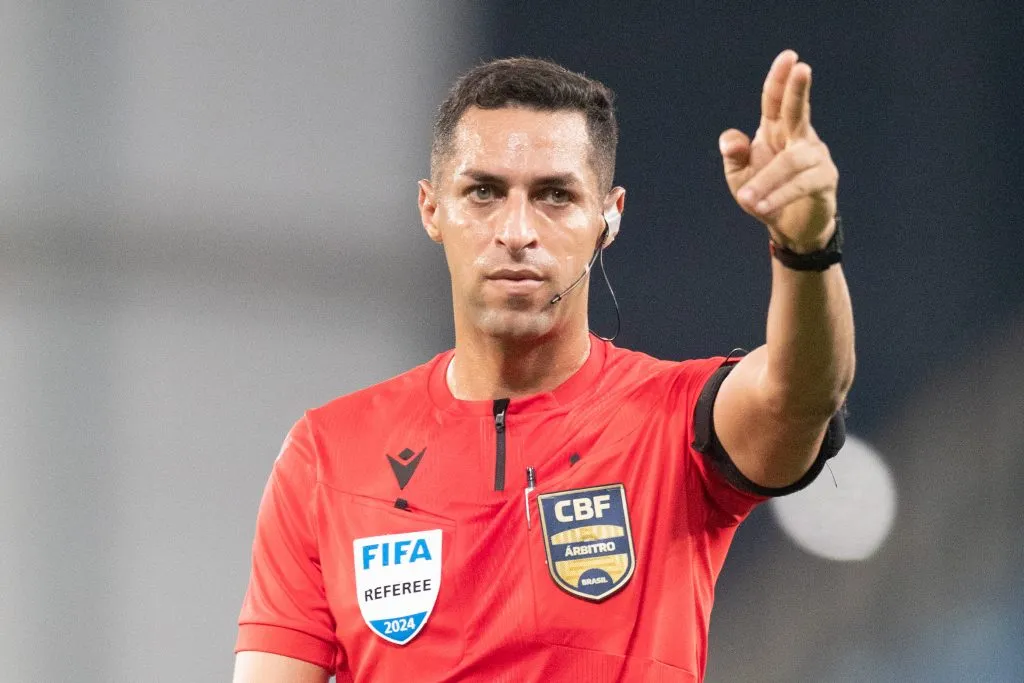 Árbitro Rodrigo José Pereira de Lima já  errou contra o Corinthians - Foto: Gil Gomes/AGIF.