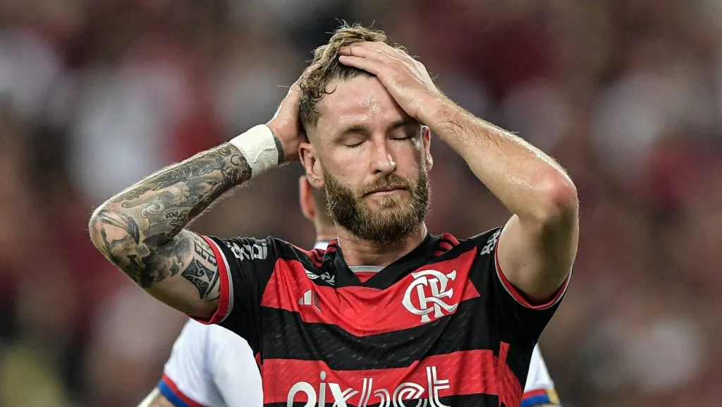 Léo Pereira é multado pelo Flamengo após ato de indisciplina. Foto: Thiago Ribeiro/AGIF