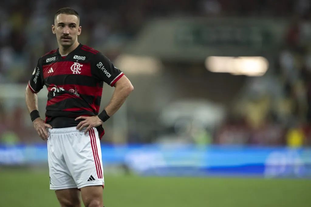 RJ – RIO DE JANEIRO – 15/09/2024 – BRASILEIRO A 2024, FLAMENGO X VASCO – Leo Ortiz jogador do Flamengo durante partida contra o Vasco no estadio Maracana pelo campeonato Brasileiro A 2024. Foto: Jorge Rodrigues/AGIF