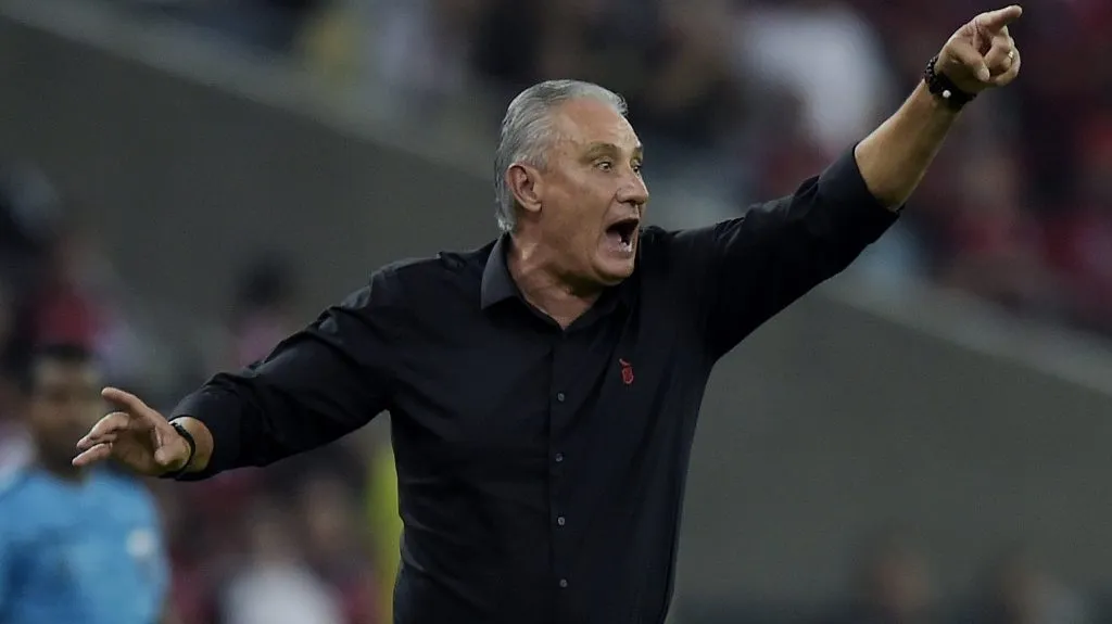 Foto: Alexandre Loureiro/AGIF – Tite, ex-técnico do Flamengo durante partida contra o Peñarol no estádio Maracanã pela Copa Libertadores