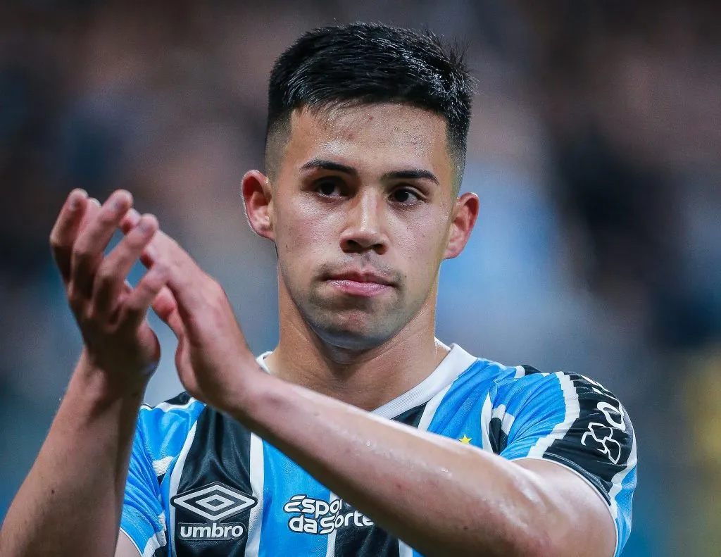 Aravena, do Grêmio, é um dos destaques da Seleção Chilena contra o Brasil. Foto: Giancarlo Santorum/AGIF