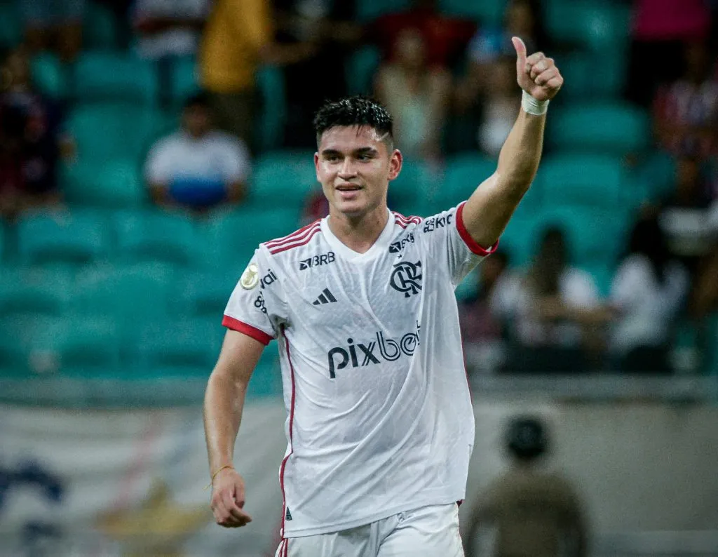 Carlos Alcaraz comemora gol diante do Bahia. Foto: Jhony Pinho/AGIF