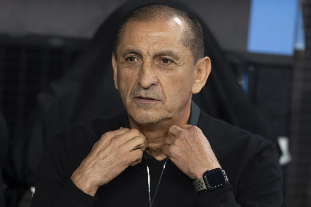 Ramon Diaz está pressionando no Corinhians. Foto: Anderson Romao/AGIF