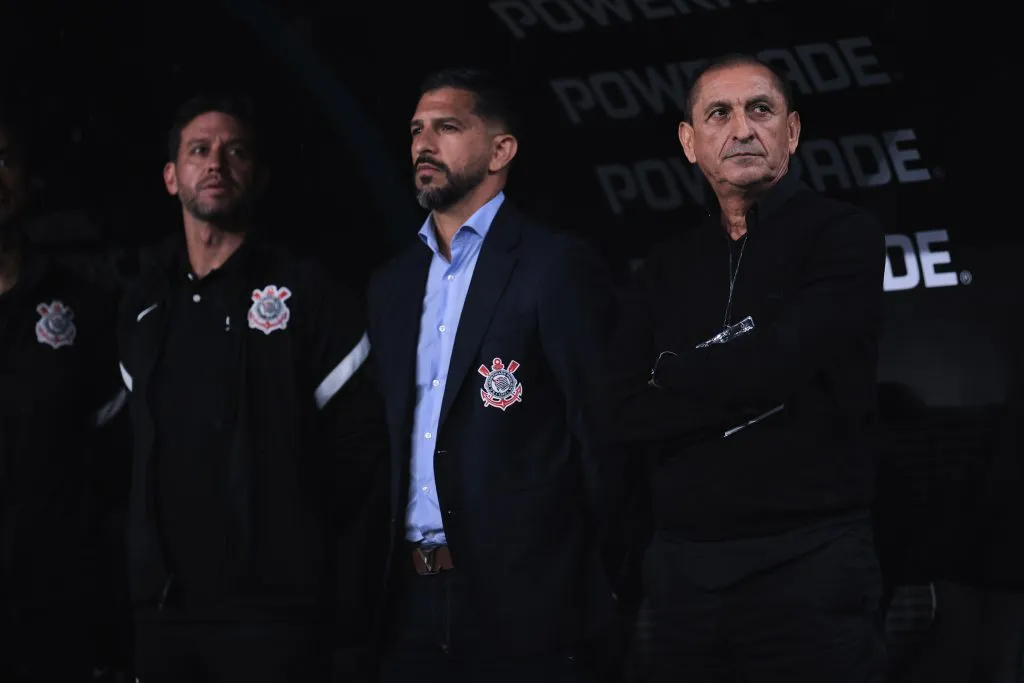 A comissão técnica permanece para o clássico. Foto: Ettore Chiereguini/AGIF
