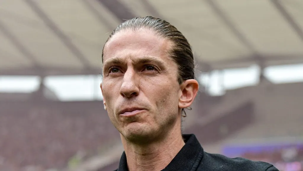 Foto: Thiago Ribeiro/AGIF – Filipe Luís, técnico do Flamengo, encheu a bola do lateral-direito após a vitória contra o Galo.