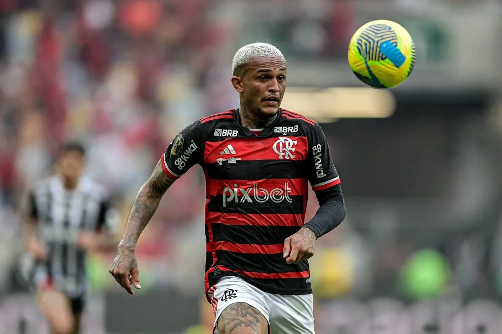RJ – RIO DE JANEIRO – 03/11/2024 – COPA DO BRASIL 2024, FLAMENGO X ATLETICO-MG – Wesley jogador do Flamengo durante partida contra o Atletico-MG no estadio Maracana pelo campeonato Copa Do Brasil 2024. Foto: Thiago Ribeiro/AGIF