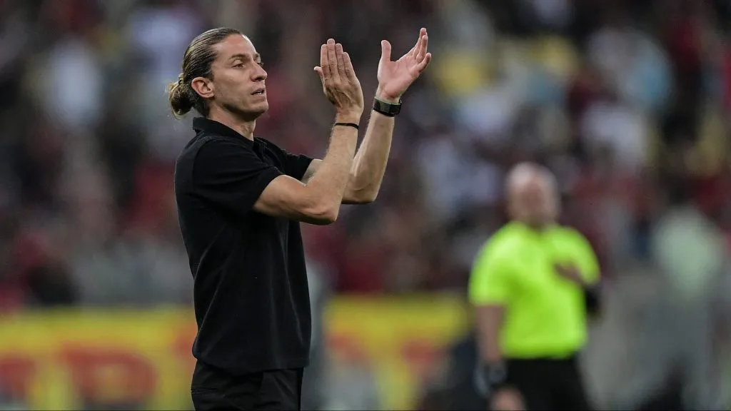 Filipe Luís mudou o Mengão e Vojvoda deu a letra –  Foto: Thiago Ribeiro/AGIF