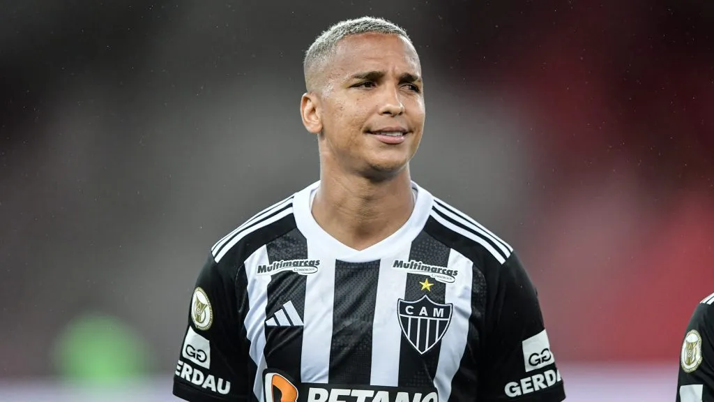 Foto: Thiago Ribeiro/AGIF – Deyverson em campo contra o Flamengo
