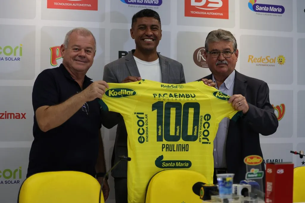 Paulinho durante sua apresentação oficial como coordenador técnico do Mirassol – Foto: Pedro Zacchi/AGIF