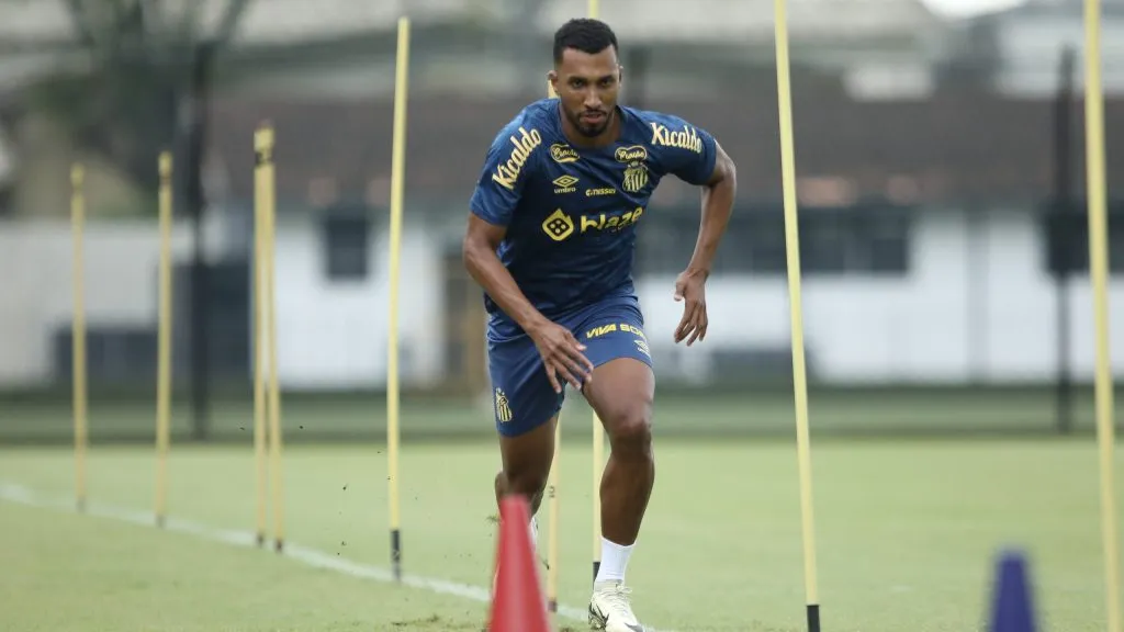 Lucas Braga  durante treino no Centro de Treinamento CT Rei Pele, . Foto: Reinaldo Campos/AGIF