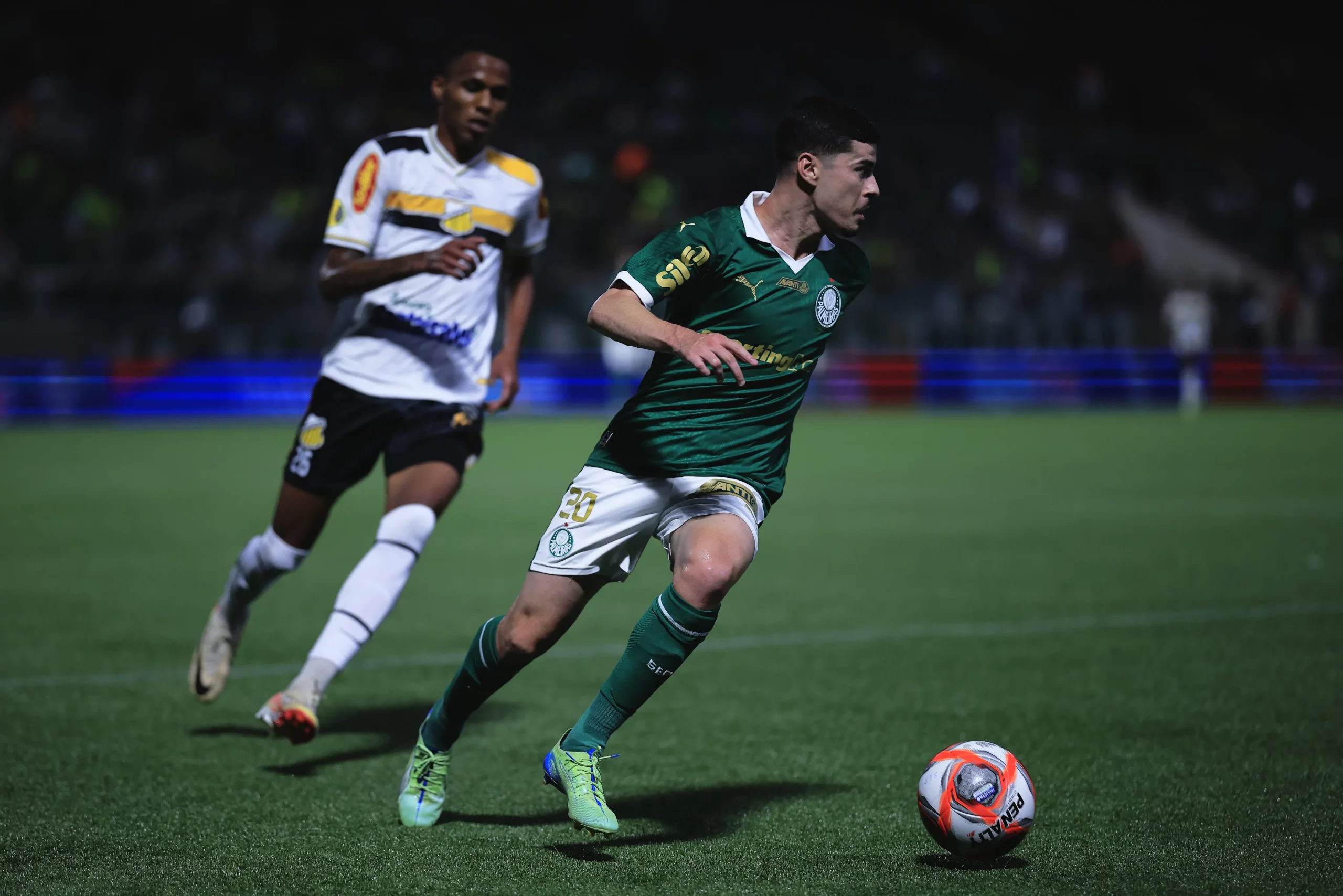 Romulo jogador do Palmeiras durante partida contra o Novorizontino no estadio Arena Barueri pelo campeonato Paulista 2025. Foto: Ettore Chiereguini/AGIF