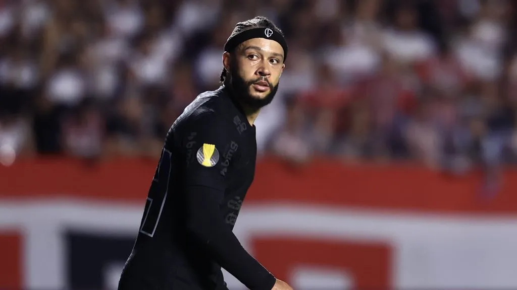 Memphis Depay  durante partida contra o Sao Paulo no estadio Morumbi. O holandês decepcionou pelo desempenho no clássico. Foto: Marcello Zambrana/AGIF