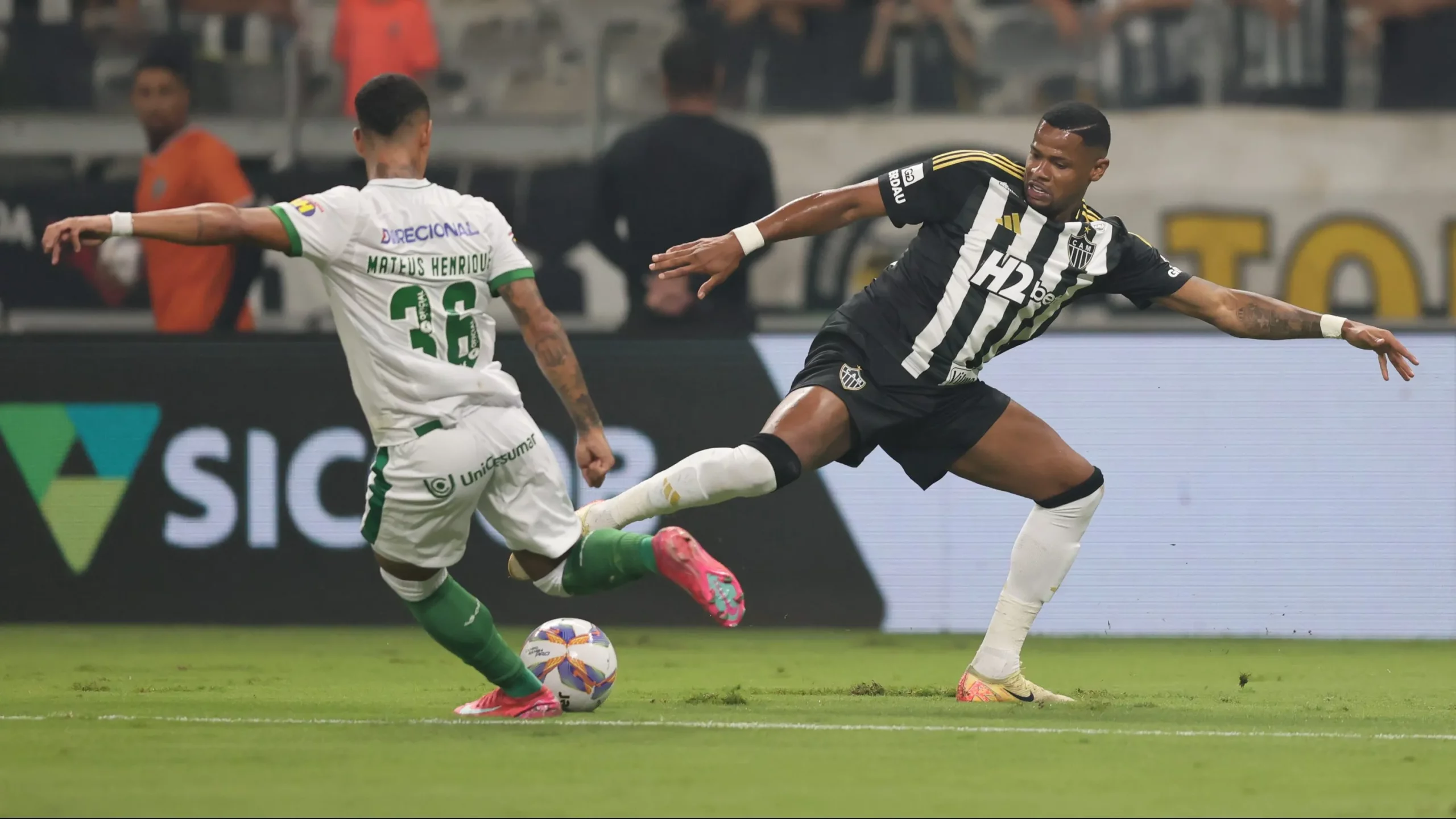 Júnior Santos ficou devendo com a camisa do Galo - Foto: Gilson Lobo/AGIF.