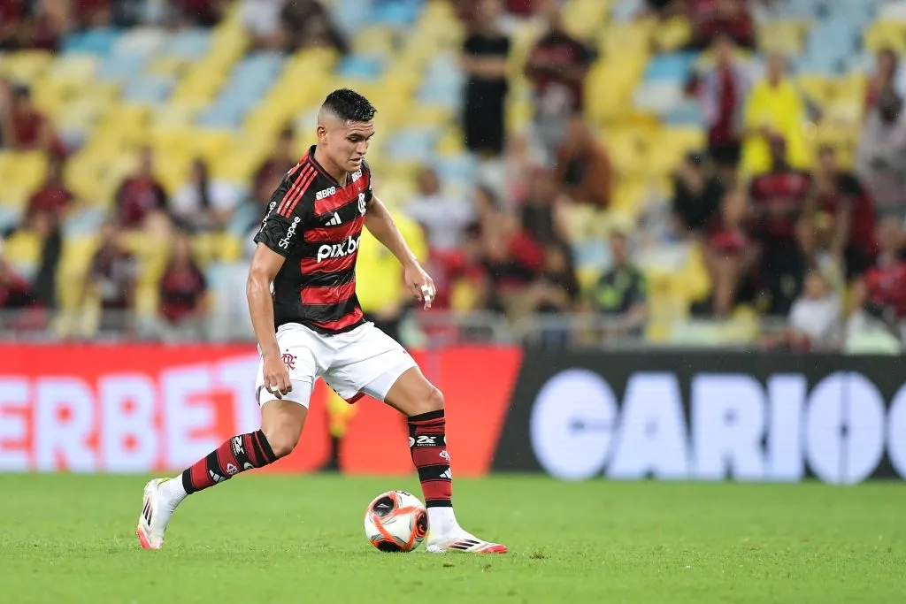 RJ – RIO DE JANEIRO – 30/01/2025 – CARIOCA 2025, FLAMENGO X SAMPAIO CORREA – Alcaraz jogador do Flamengo durante partida contra o Sampaio Correa no estadio Maracana pelo campeonato Carioca 2025. Foto: Thiago Ribeiro/AGIF