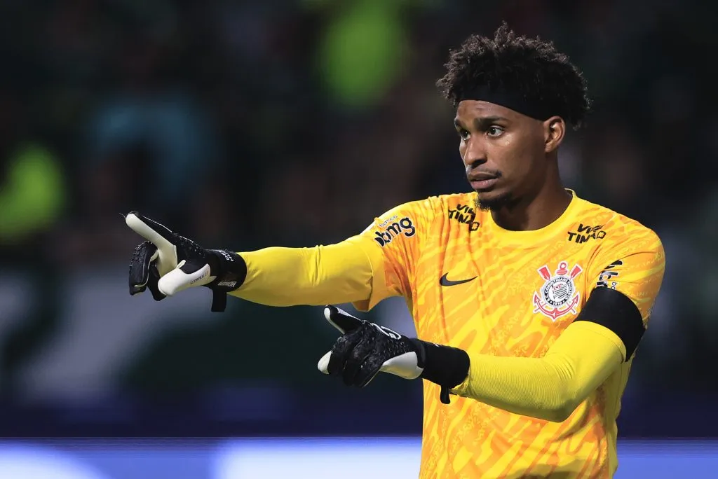 SP – SAO PAULO – 06/02/2025 – PAULISTA 2025, PALMEIRAS X CORINTHIANS – Hugo Souza goleiro do Corinthians durante partida contra o Palmeiras no estadio Arena Allianz Parque pelo campeonato Paulista 2025. Foto: Ettore Chiereguini/AGIF