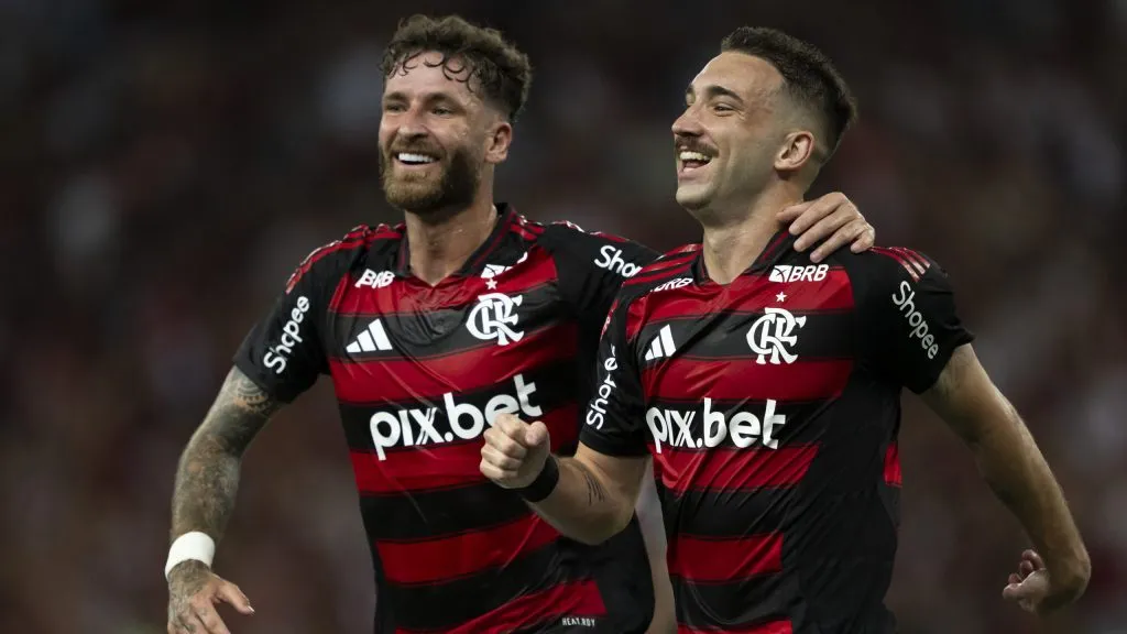 Léo Pereira e Léo Ortiz comandam a zaga do Mengão em 2025. Foto: Jorge Rodrigues/AGIF