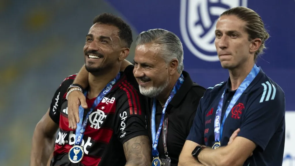 Danilo, José Boto e Filipe Luís, do Flamengo.  Foto: Jorge Rodrigues/AGIF