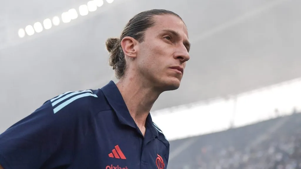 Filipe Luís no comando do Flamengo – Foto: Thiago Ribeiro/AGIF