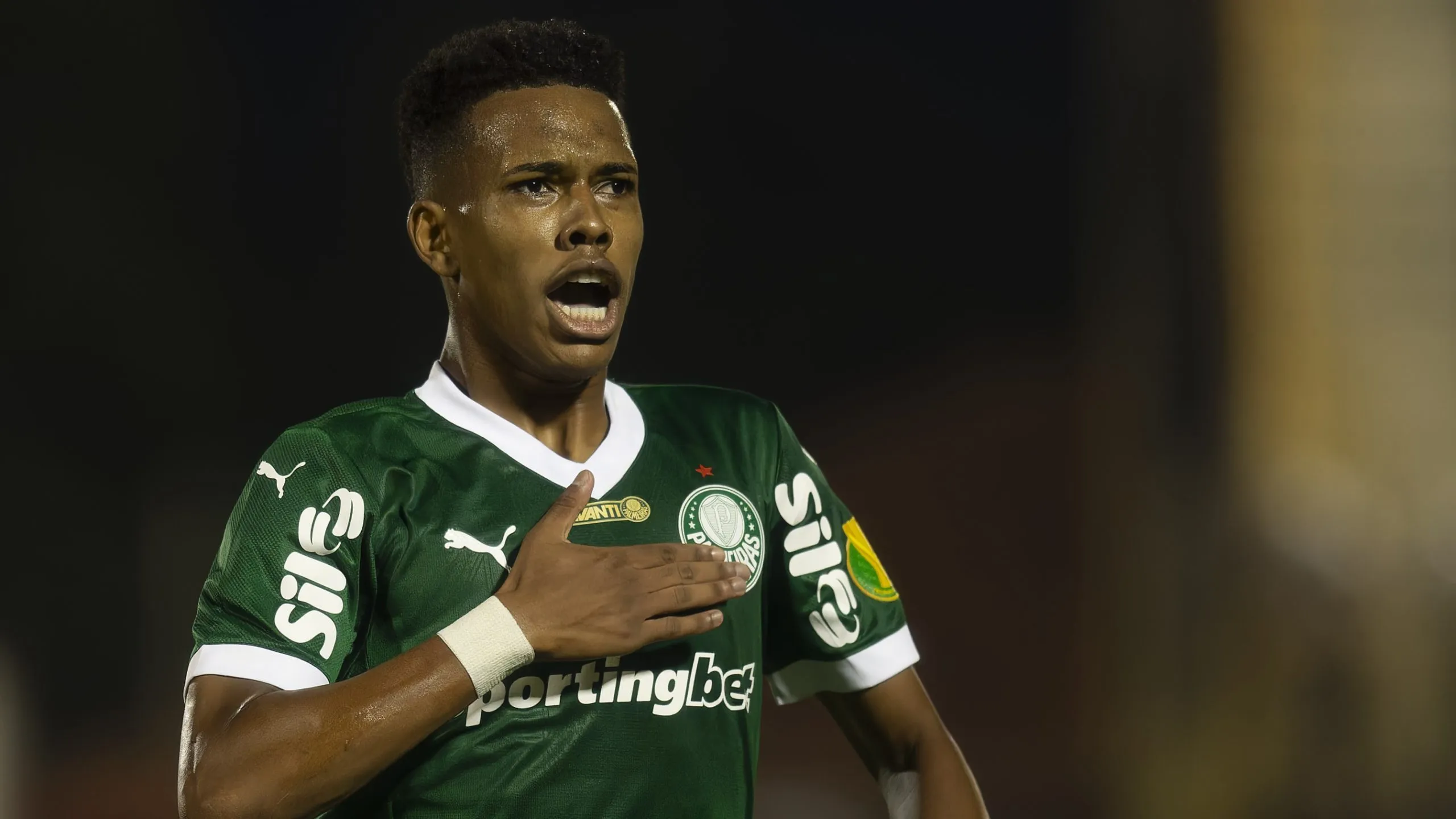 SP – SAO BERNARDO DO CAMPO – 01/03/2025 – PAULISTA 2025, SAO BERNARDO X PALMEIRAS – Estevao jogador do Sao Bernardo comemora seu gol durante partida contra o Palmeiras no estadio Primeiro de Maio pelo campeonato Paulista 2025. Foto: Anderson Romao/AGIF