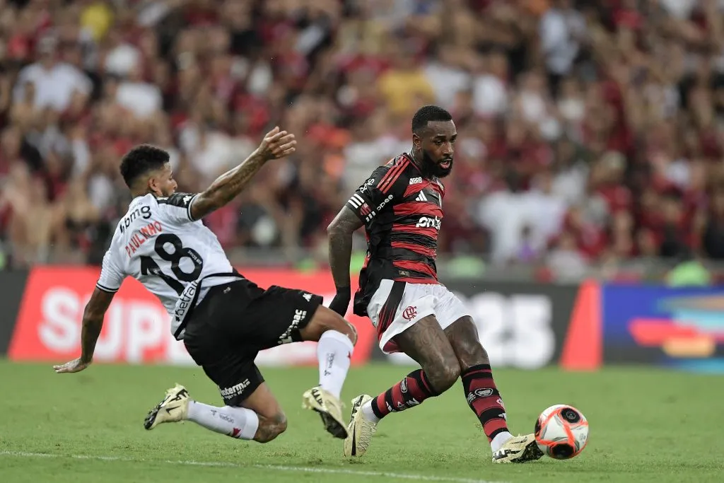 RJ – RIO DE JANEIRO – 08/03/2025 – CARIOCA 2025, FLAMENGO X VASCO – Gerson jogador do Flamengo durante partida contra o Vasco no estadio Maracana pelo campeonato Carioca 2025. Foto: Thiago Ribeiro/AGIF