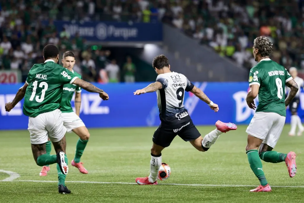 Momento em que Yuri  marcou o gol diante do Palmeiras. Foto: Marcello Zambrana/AGIF