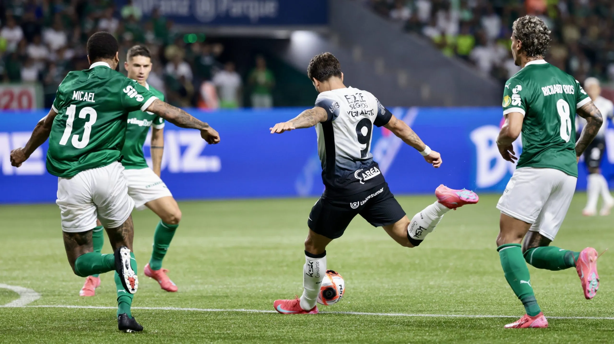 Momento em que Yuri  marcou o gol diante do Palmeiras. Foto: Marcello Zambrana/AGIF