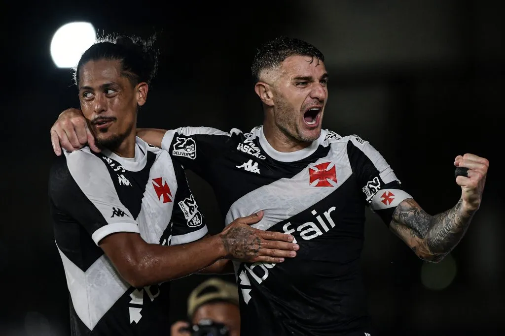 Vegetti é decisivo em vitória do Vasco sobre o Santos em São Januário. Foto: Thiago Ribeiro/AGIF