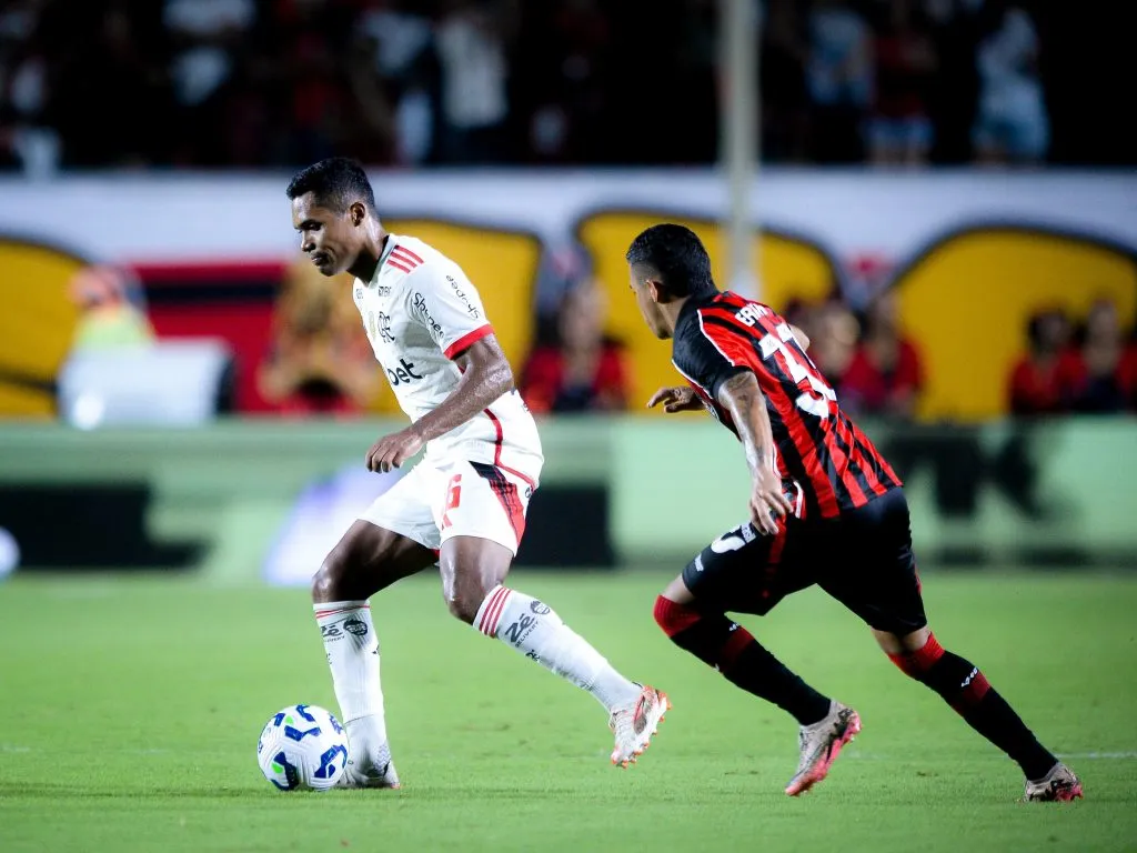 Alexsandro jogador do Flamengo durante partida contra o Vitoria no estadio Barradao pelo campeonato Brasileiro A 2025. Foto: Jhony Pinho/AGIF