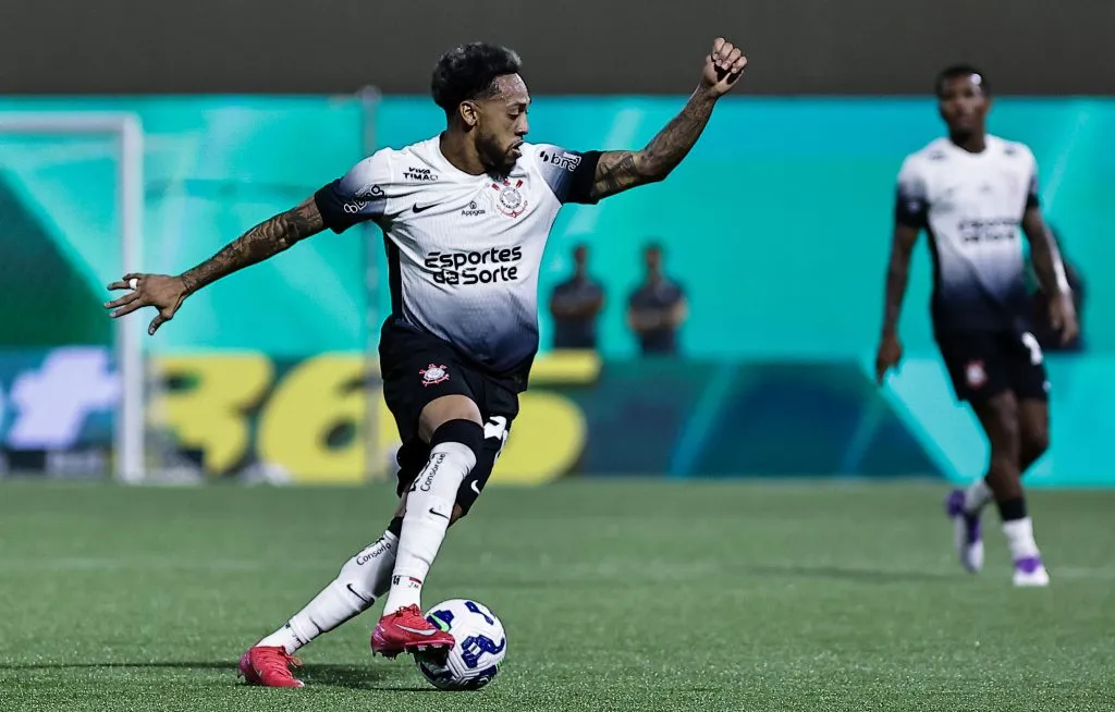 SP – BARUERI – 12/04/2025 – BRASILEIRO A 2025, PALMEIRAS X CORINTHIANS – Jose Martinez jogador do Corinthians durante partida contra o Palmeiras no estadio Arena Barueri pelo campeonato Brasileiro A 2025. Foto: Fabio Giannelli/AGIF