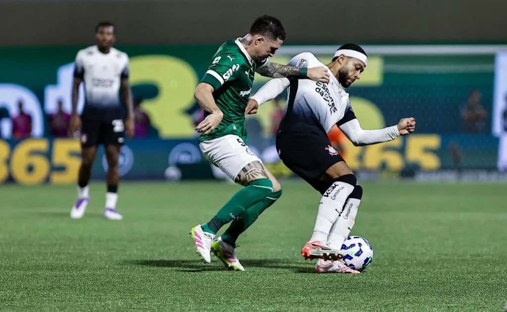 Depay teve atuação discreta em derrota do Corinthians no dérbi. Foto: Fabio Giannelli/AGIF