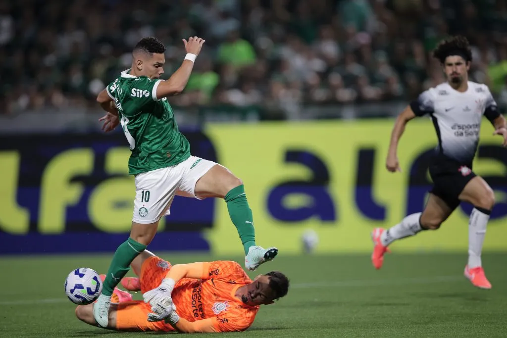 Paulinho entrou no segundo tempo nas últimas duas partidas do Palmeiras. Foto: Ettore Chiereguini/AGIF