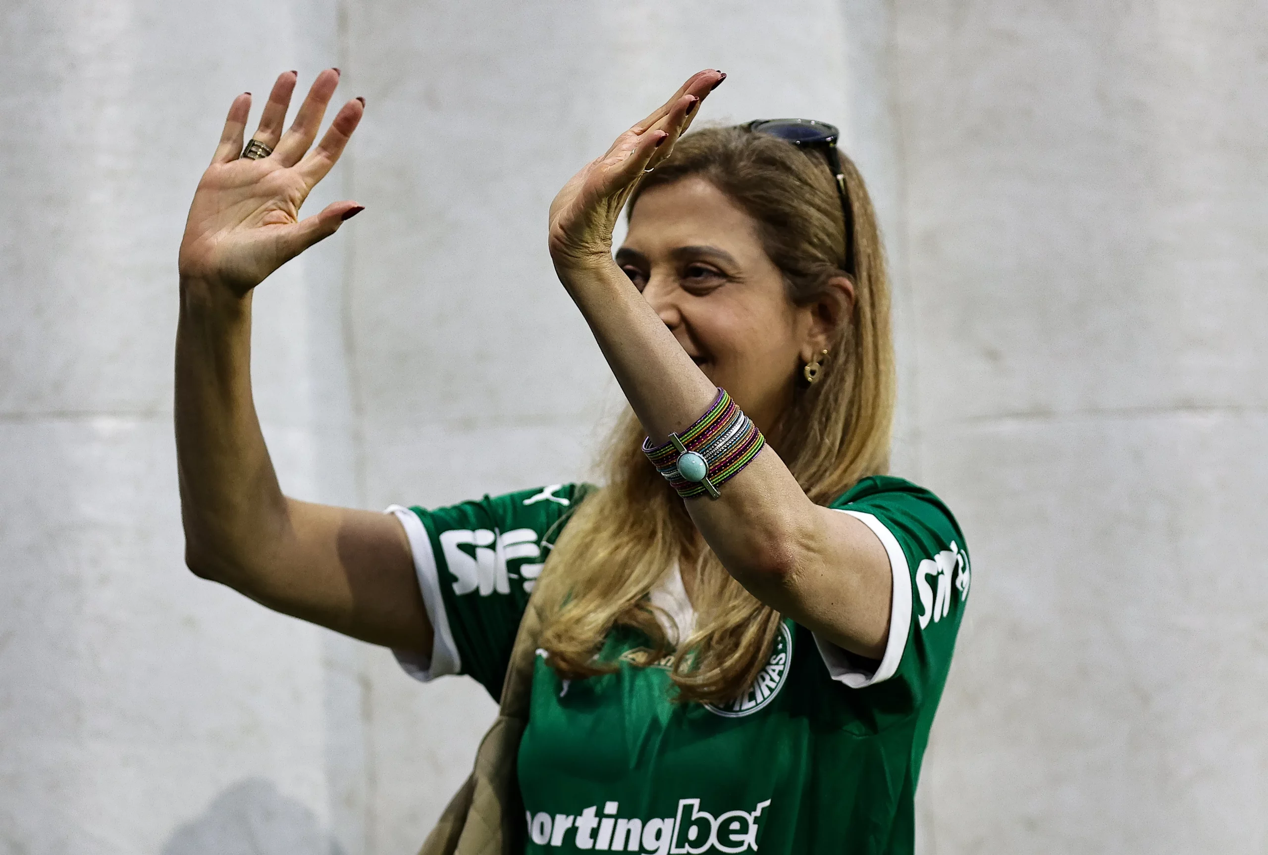 Leila Pereira presidente do Palmeiras antes da partida contra o Bahia no estadio Arena Allianz Parque pelo campeonato Brasileiro A 2025. Foto: Fabio Giannelli/AGIF