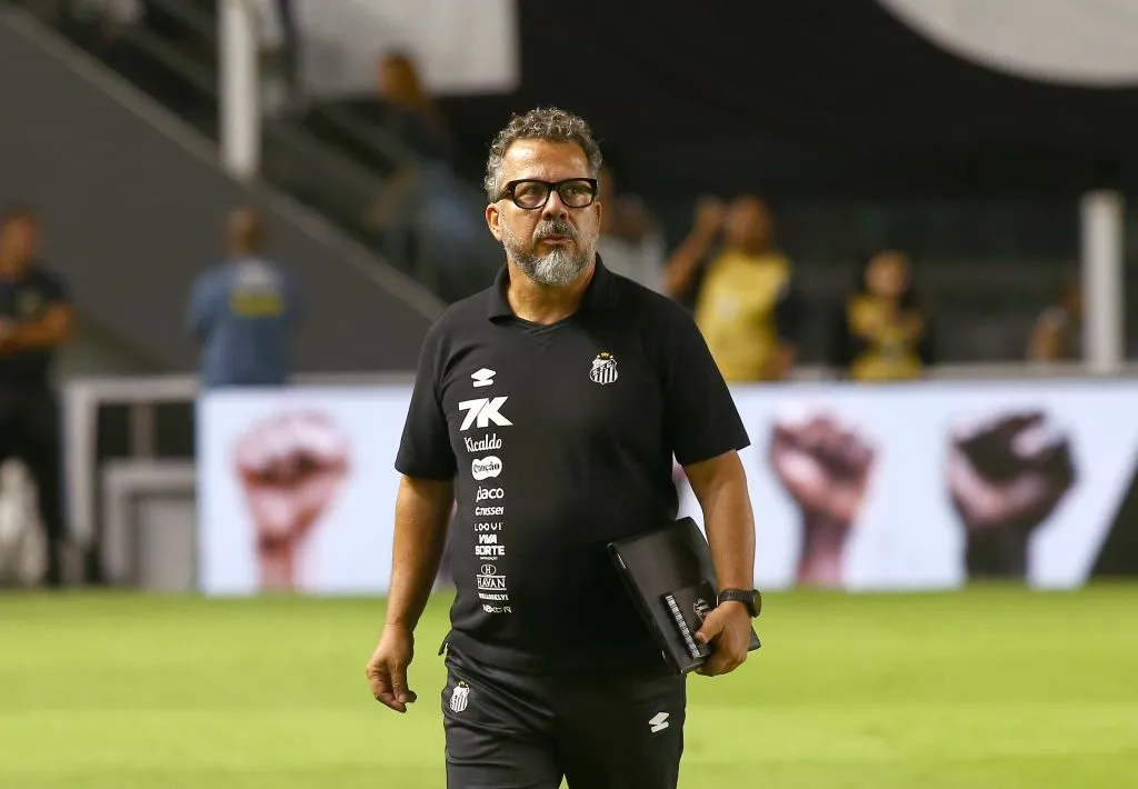 Cléber Xavier está em seu primeiro trabalho como técnico principal. Foto: Mauricio De Souza/AGIF