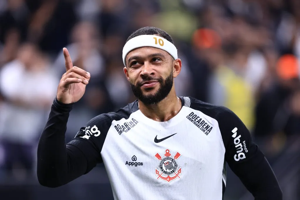 SP – SAO PAULO – 06/05/2025 – COPA SUL-AMERICANA 2025, CORINTHIANS X AMERICA DE CALI – Memphis Depay jogador do Corinthians durante partida contra o America de Cali no estadio Arena Corinthians pelo campeonato Copa Sul-americana 2025. Foto: Marcello Zambrana/AGIF