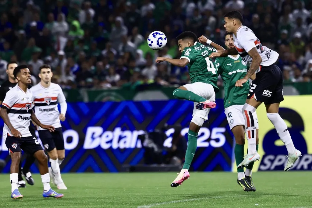 SP – BARUERI – 11/05/2025 – BRASILEIRO A 2025, PALMEIRAS X SAO PAULO –  jogador do Palmeiras durante partida contra o Sao Paulo no estadio Arena Barueri pelo campeonato Brasileiro A 2025. Foto: Marcello Zambrana/AGIF