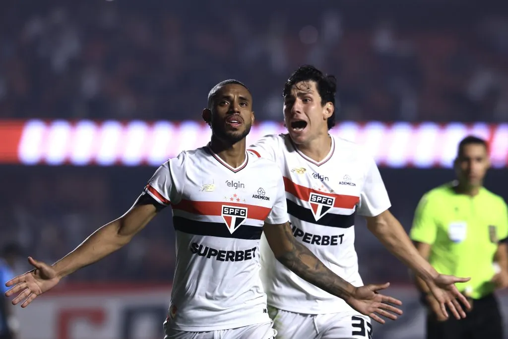 André Silva marca de pênalti para dar vitória ao São Paulo. Foto: Marcello Zambrana/AGIF