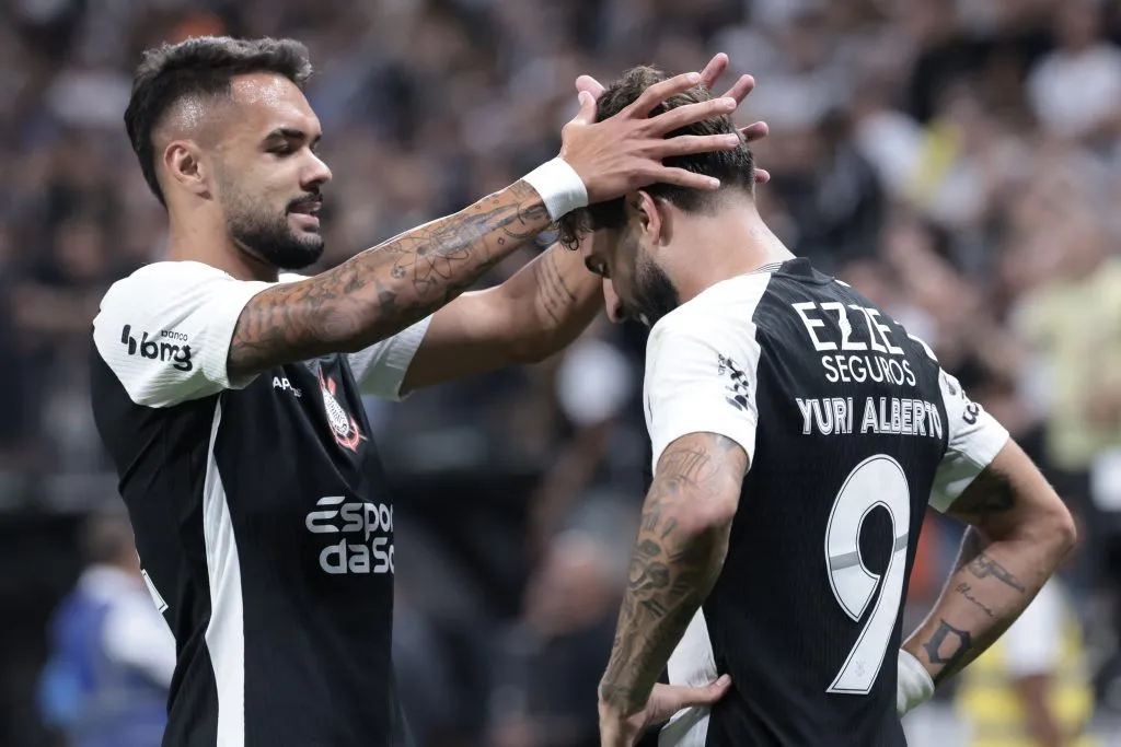 SP – SAO PAULO – 18/05/2025 – BRASILEIRO A 2025, CORINTHIANS X SANTOS – Yuri Alberto jogador do Corinthians comemora seu gol com Raniele jogador da sua equipe durante partida contra o Santos no estadio Arena Corinthians pelo campeonato Brasileiro A 2025. Foto: Marcello Zambrana/AGIF