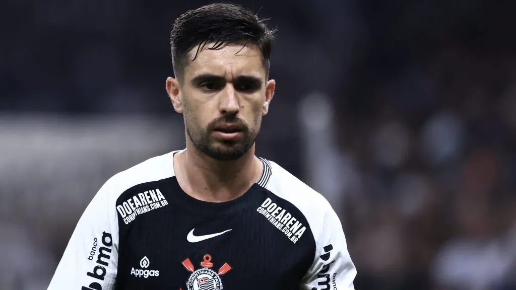 Igor Coronado com novo uniforme 2 do Corinthians em parceria com a Nike. Foto: Marcello Zambrana/AGIF