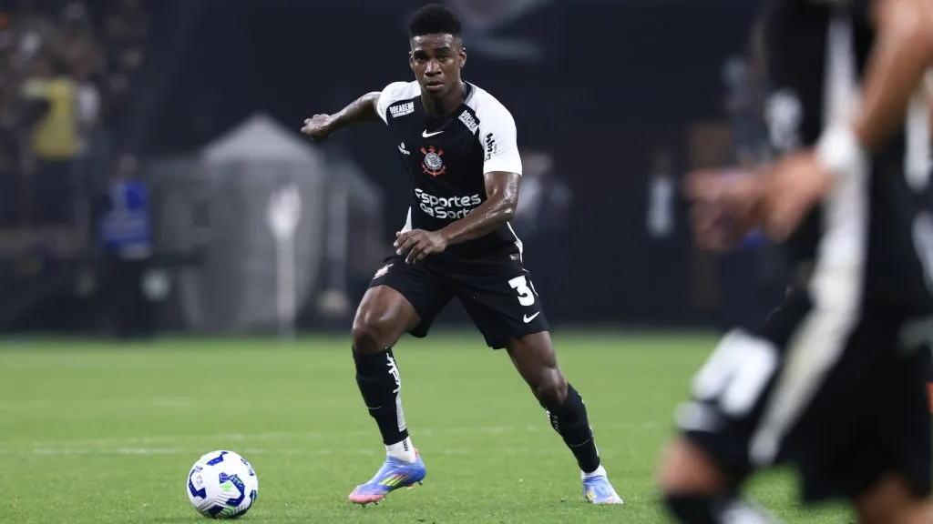 Félix Torres em ação pelo Timão –  Foto: Marcello Zambrana/AGIF
