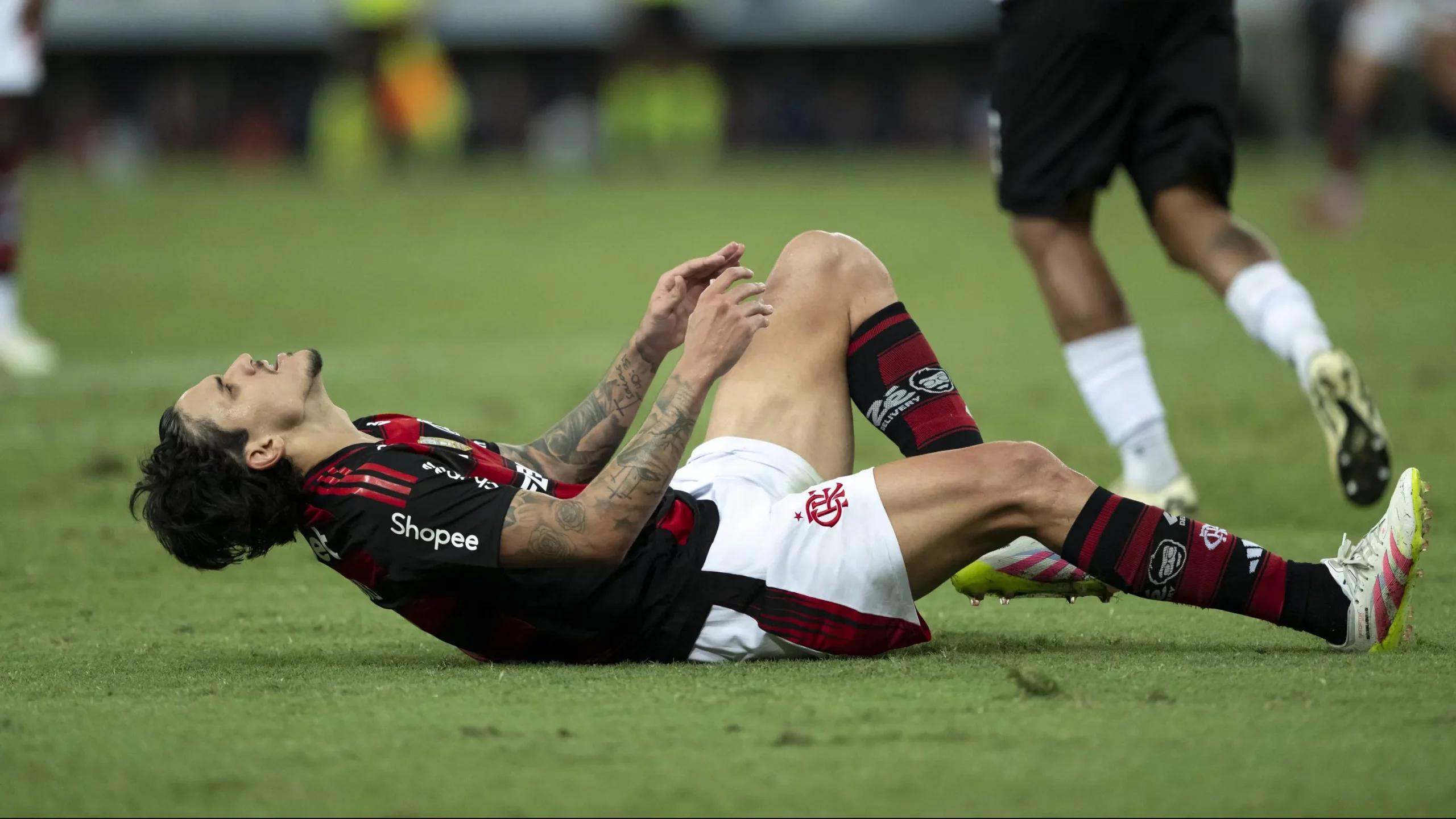 Pedro já perdeu vários jogos por lesão - Foto: Jorge Rodrigues/AGIF.