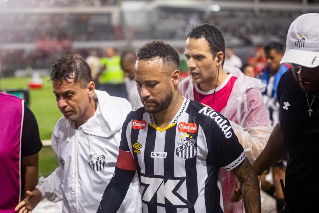 Neymar provoca torcida do CRB – Foto: Itawi Albuquerque/AGIF