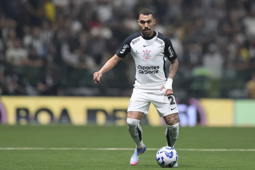 Matheuzinho jogador do Corinthians durante partida contra o Atletico-MG – Foto: Gilson Lobo/AGIF