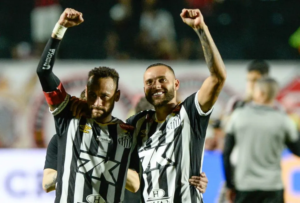 Guilherme e Neymar comemorando triunfo em Salvador. Foto: Jhony Pinho/AGIF