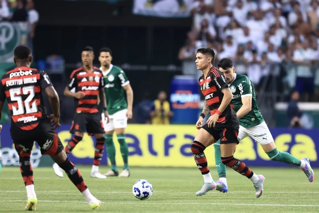 Flamengo x Palmeiras se enfrentam em “decisão” neste domingo (19). Foto: Marcello Zambrana/AGIF