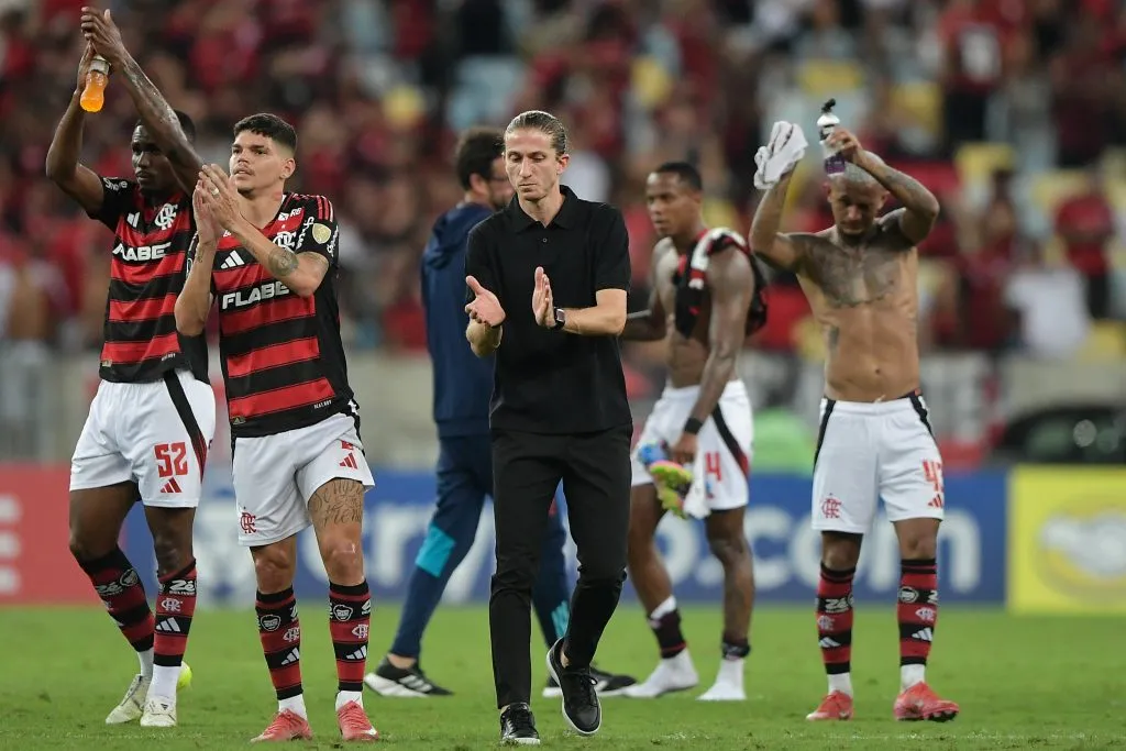 Filipe Luís técnico do Flamengo durante partida contra o Deportivo Táchira no estádio Maracanã pelo campeonato Copa Libertadores 2025. Foto: Thiago Ribeiro/AGIF