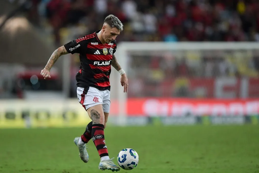 RJ – RIO DE JANEIRO – 01/06/2025 – BRASILEIRO A 2025, FLAMENGO X FORTALEZA – Varela jogador do Flamengo durante partida contra o Fortaleza no estadio Maracana pelo campeonato Brasileiro A 2025. Foto: Thiago Ribeiro/AGIF