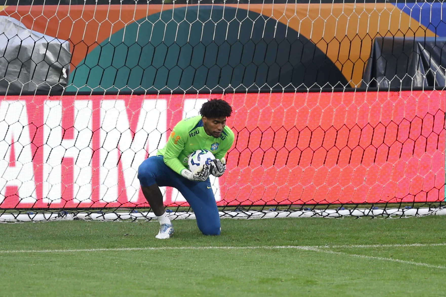 Hugo Souza goleiro da Selecao Brasileira durante treino na Neo Quimica Arena. Foto: Marlon Costa/AGIF